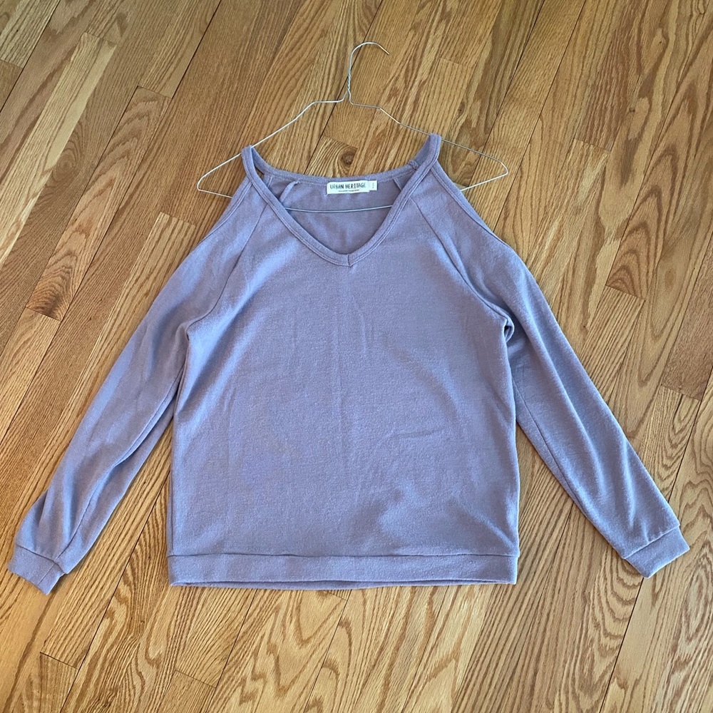 URBAN HERITAGE SWEATER-CUT OUT SHOULDERS